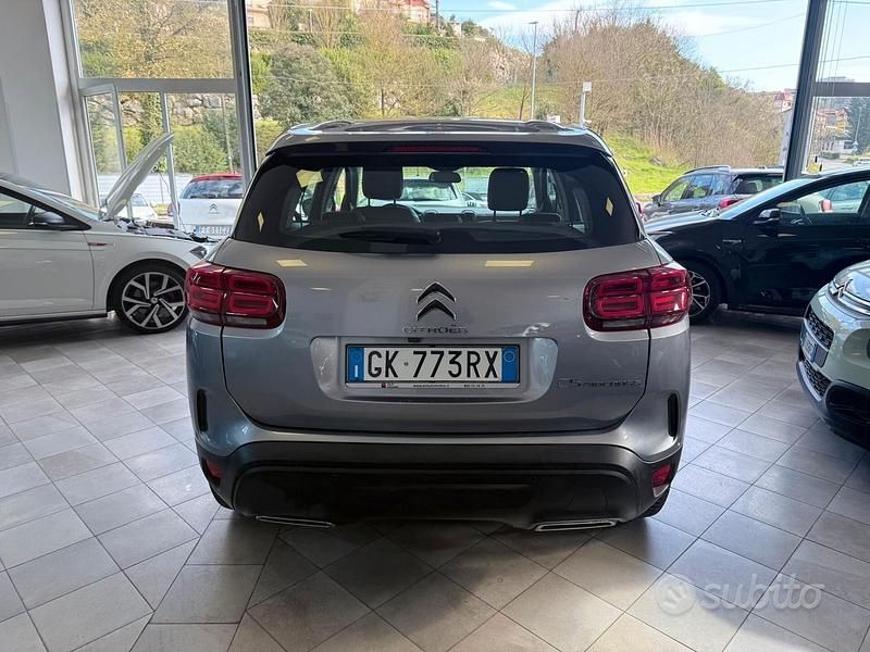 Usado Citroën C5 Feel 131 CV (96 kW) 2022 Gris Familiar