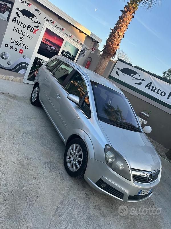 Grigio Usata 2008 Opel Zafira Cosmo Monovolume | 1399 € (Super prezzo) - Immagine 1/4