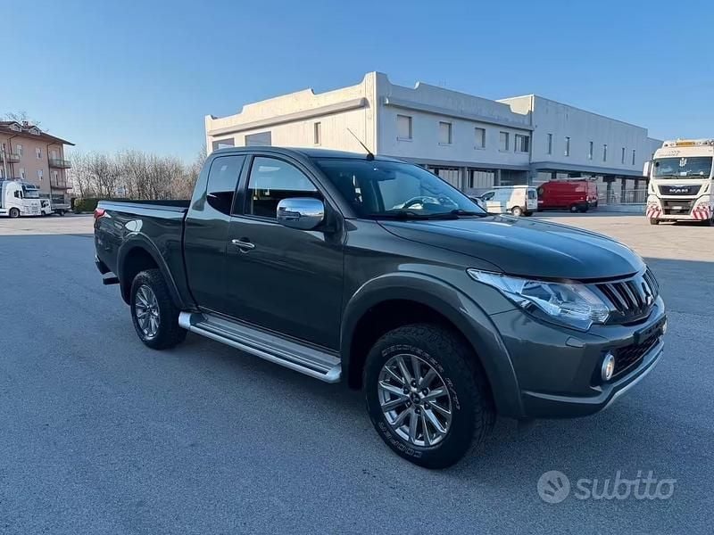 Usata Mitsubishi L200 Invite 181 CV (133 kW) 2017 Grigio Pick-up