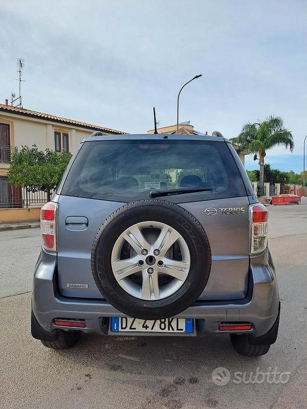 Usata Daihatsu Terios HIRO 105 CV (77 kW) 2009 Grigio SUV