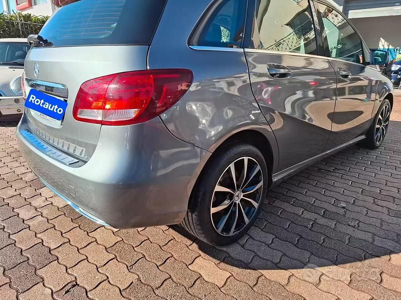 Usata Mercedes B180 Premium 110 CV (80 kW) 2015 Grigio Utilitaria