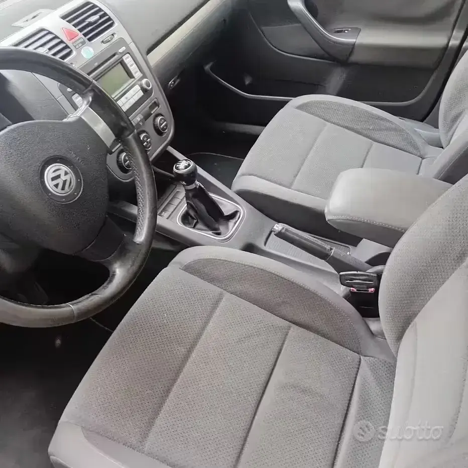 Usata VW Golf V 105 CV (77 kW) 2007 Nero Utilitaria
