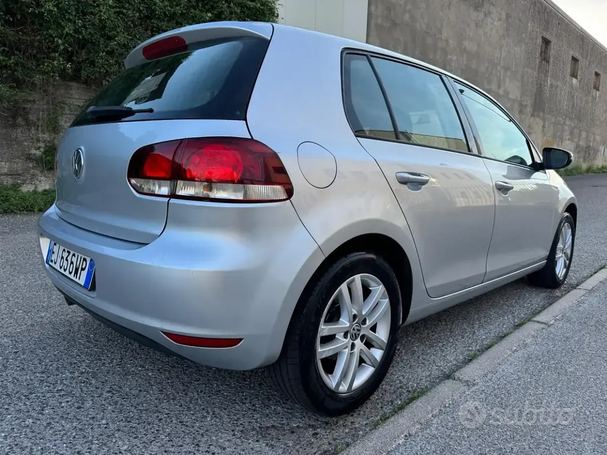 Usata VW Golf VI 122 CV (89 kW) 2011 Grigio Utilitaria