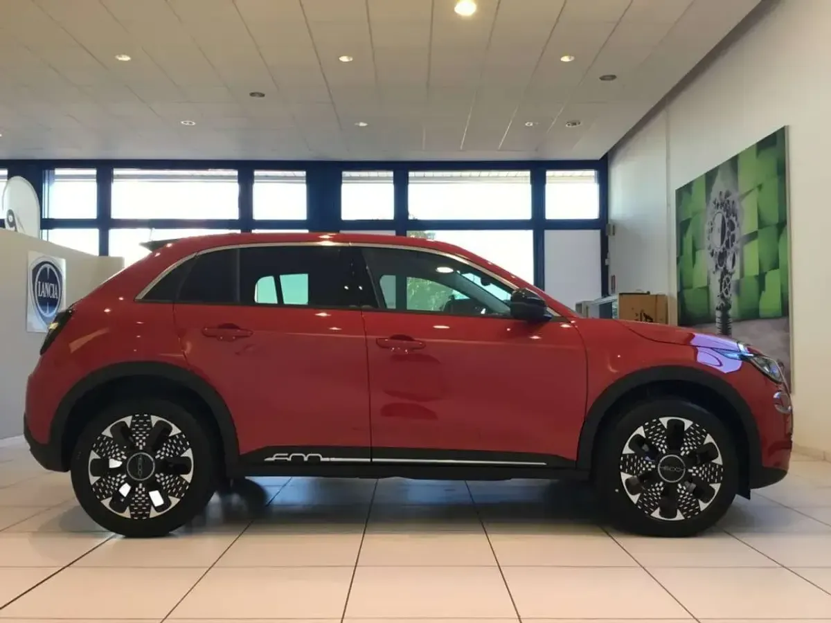 Nuova Fiat 600 La Prima 110 CV (80 kW) 2026 Rosso SUV
