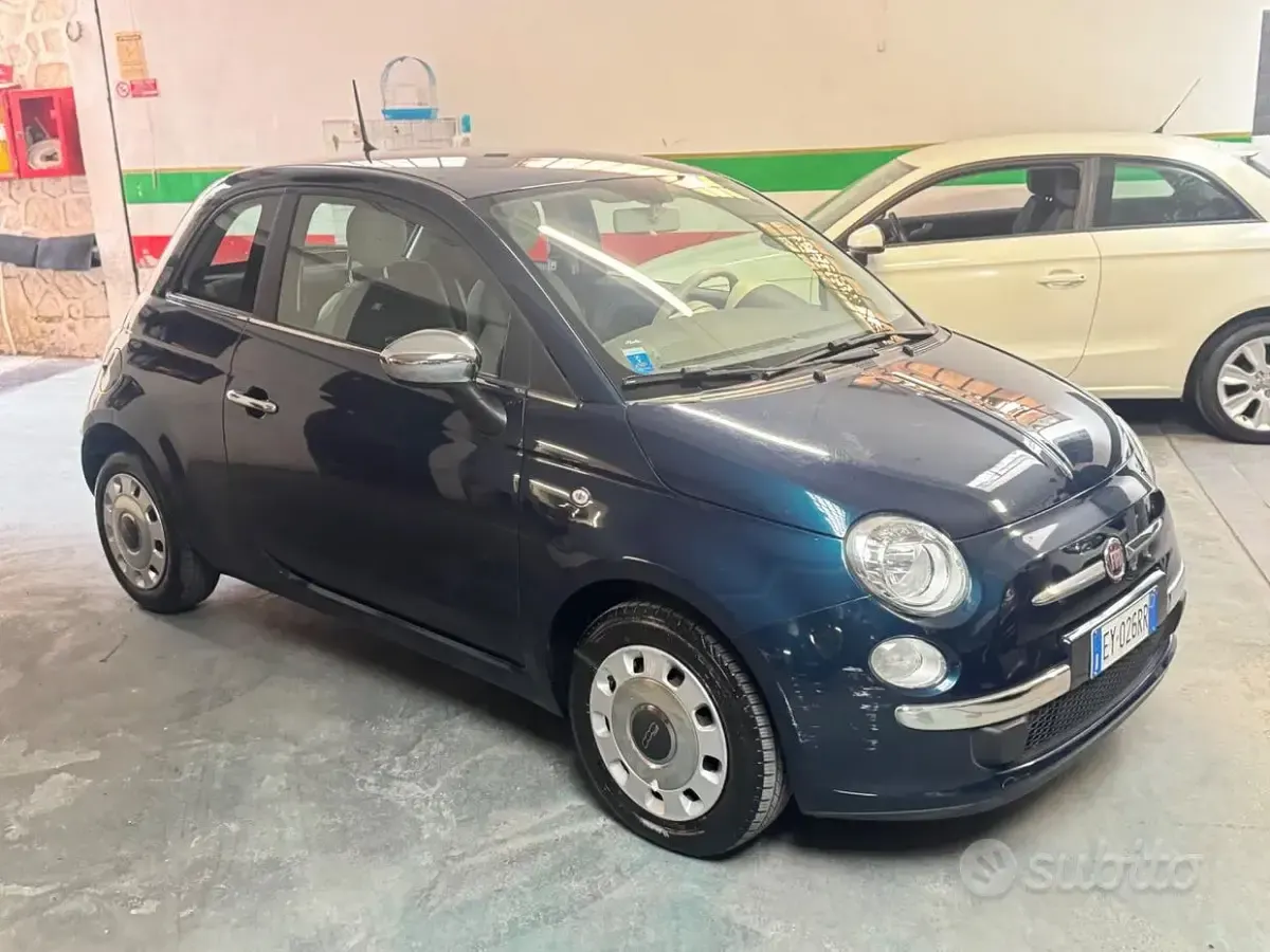 Begagnad Fiat 500 Lounge 69 HK (50 kW) 2015 Blå Sedan