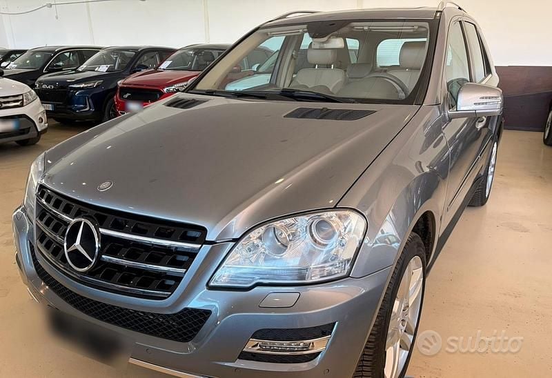 Usata Mercedes ML350 231 CV (169 kW) 2011 Grigio SUV