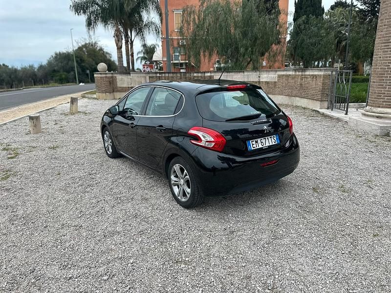 Usata Peugeot 208 82 CV (60 kW) 2012 Nero Utilitaria