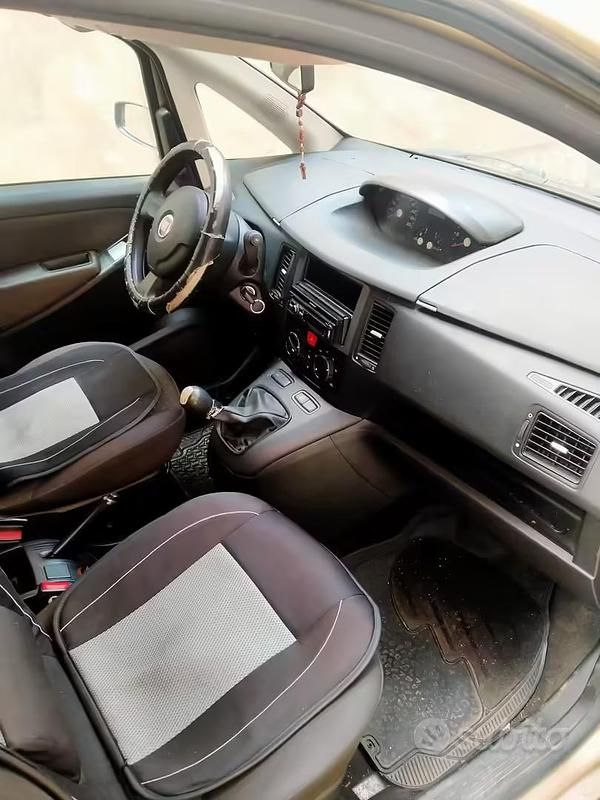 Usata Fiat Idea 70 CV (51 kW) 2008 Marrone Monovolume