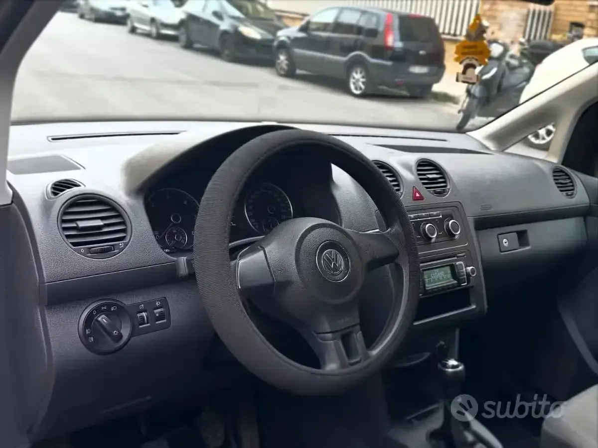 Usata VW Caddy 102 CV (75 kW) 2012 Grigio Monovolume