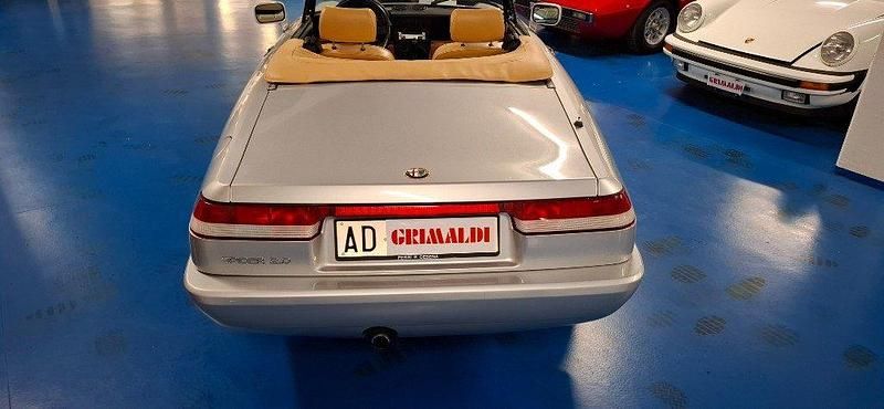 Begagnad Alfa Romeo Spider 122 HK (89 kW) 1992 Silver Cab