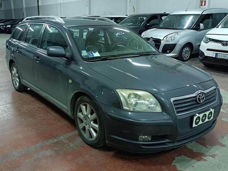 Usata Toyota Avensis 150 CV (110 kW) 2005 Grigio Station wagon