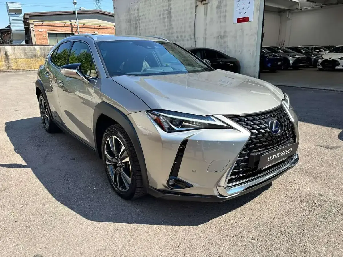 Usata Lexus UX 250h 184 CV (135 kW) 2020 Oro SUV