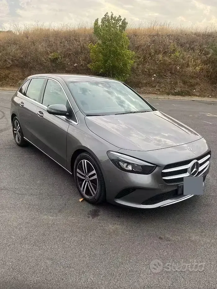 Usata Mercedes B180 116 CV (85 kW) 2022 Grigio Utilitaria