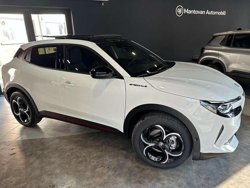 Nuova Alfa Romeo Junior Edizione Speciale 136 CV (100 kW) 2025 Bianco alfa SUV