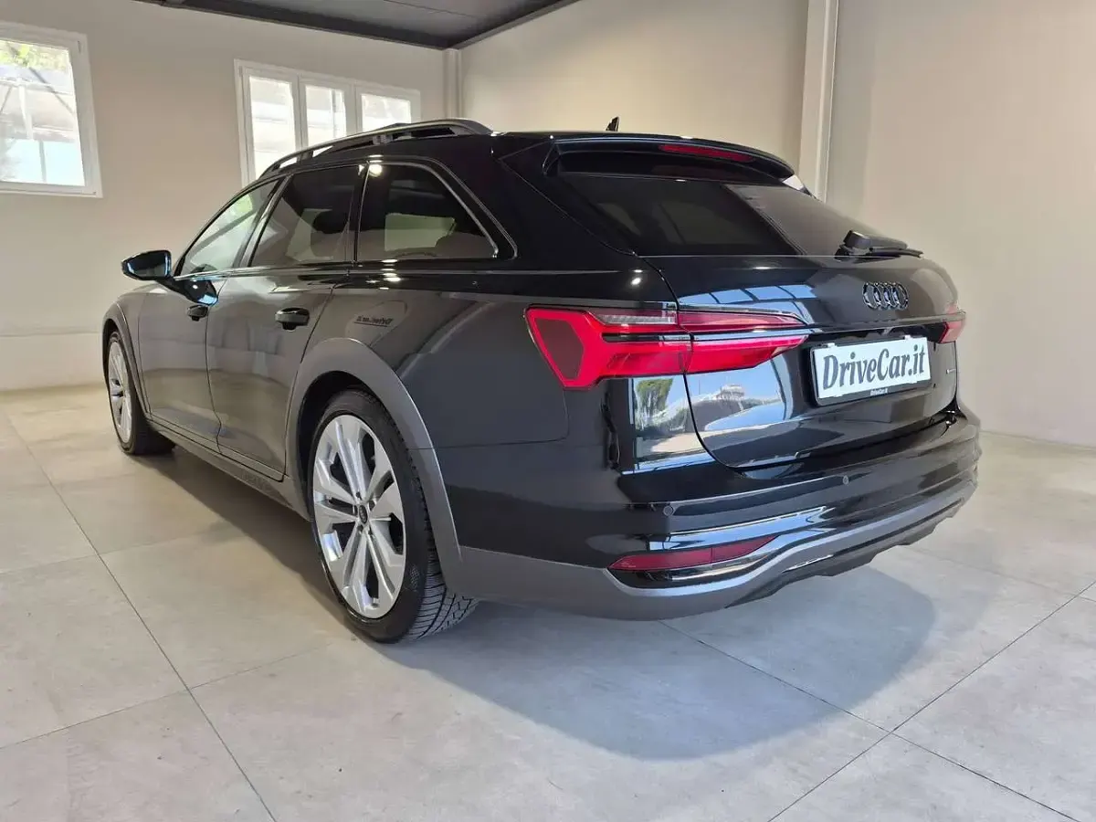 Usata Audi A6 Allroad Ambiente 245 CV (180 kW) 2023 Nero mythos met. Station wagon