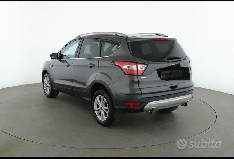 Usata Ford Kuga 120 CV (88 kW) 2018 Nero SUV