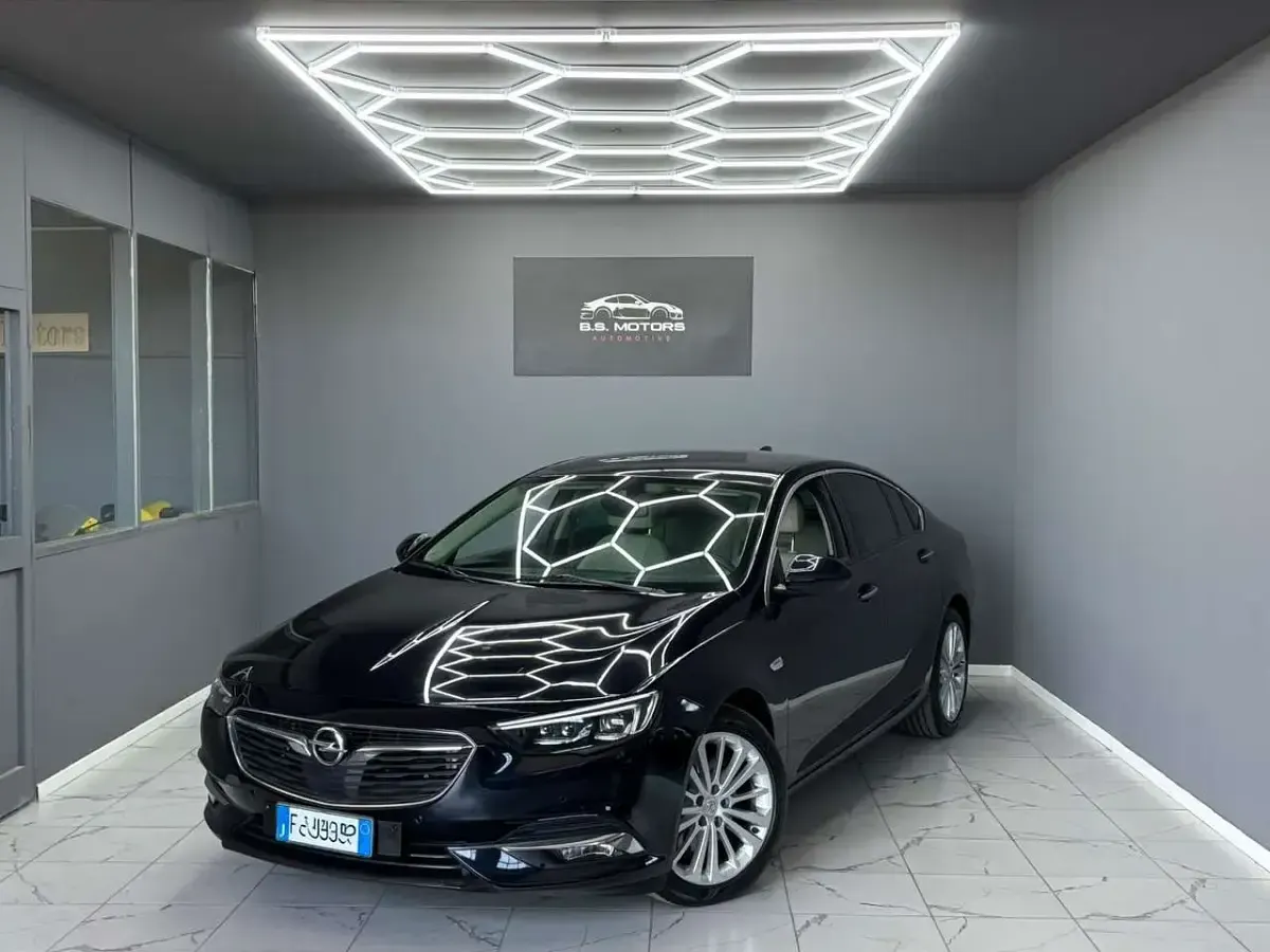 Usata Opel Insignia Innovation 136 CV (100 kW) 2018 Nero Berlina