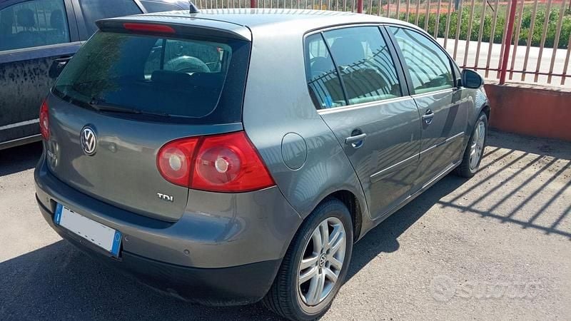 Usata VW Golf V 105 CV (77 kW) 2007 Berlina