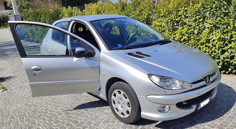 Usata Peugeot 206 75 CV (55 kW) 2008 Argento Berlina