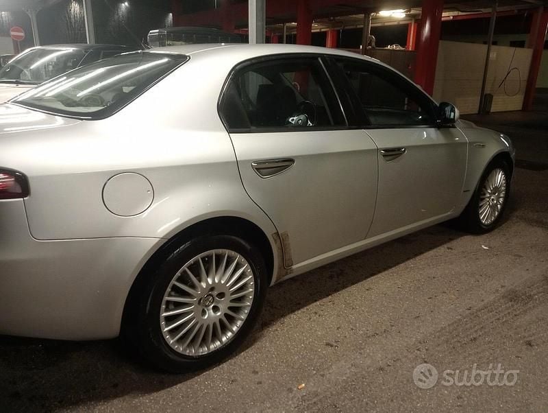 Begagnad Alfa Romeo 159 150 HK (110 kW) 2009 Grå Sedan