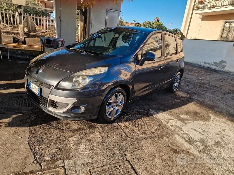 Grigio Usata 2011 Renault Scénic III Dynamique Monovolume | 2300 € (Super prezzo) - Immagine 1/4