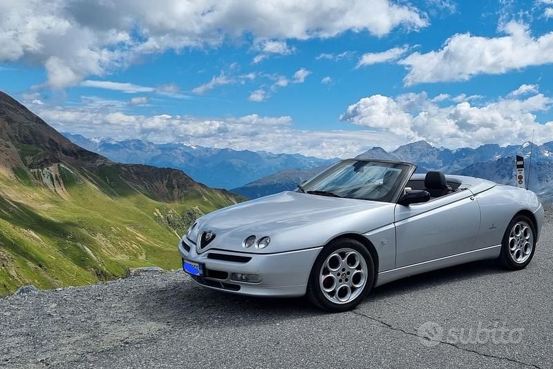Usata Alfa Romeo Spider 128 CV (94 kW) 2003 Grigio Cabrio