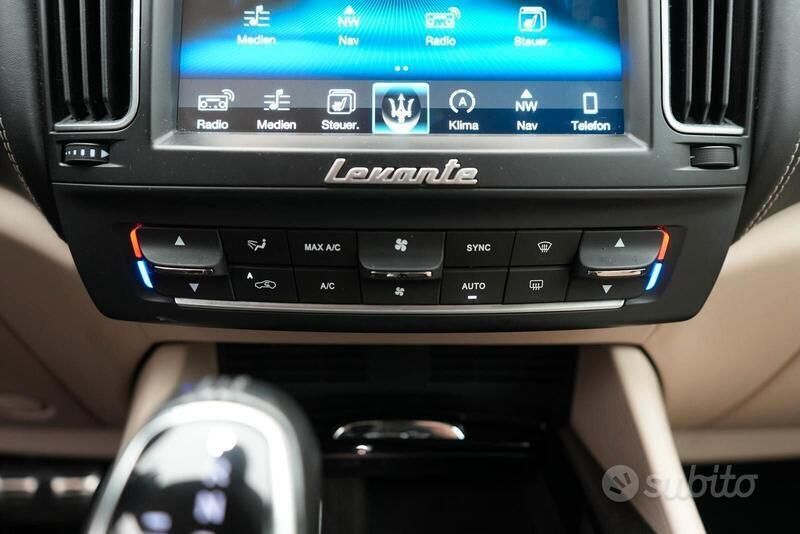 Usata Maserati Levante 275 CV (202 kW) 2017 Grigio SUV
