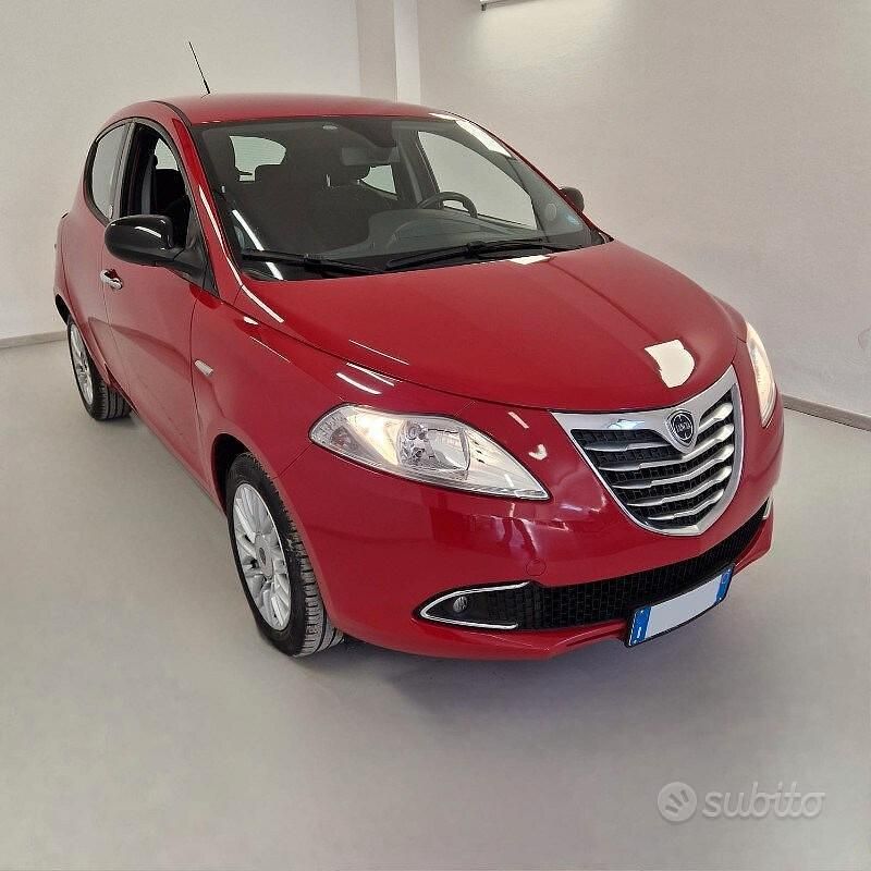 Usata Lancia Ypsilon Gold 69 CV (50 kW) 2013 Rosso Utilitaria
