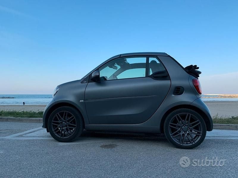 Usata Smart ForTwo Cabrio Brabus 109 CV (80 kW) 2017 Grigio Cabrio