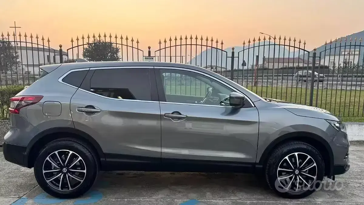 Usata Nissan Qashqai 116 CV (85 kW) 2018 Grigio SUV