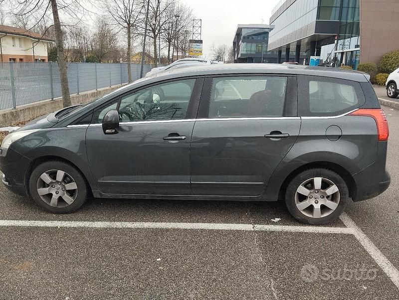 Usata Peugeot 5008 110 CV (80 kW) 2010 Nero Monovolume