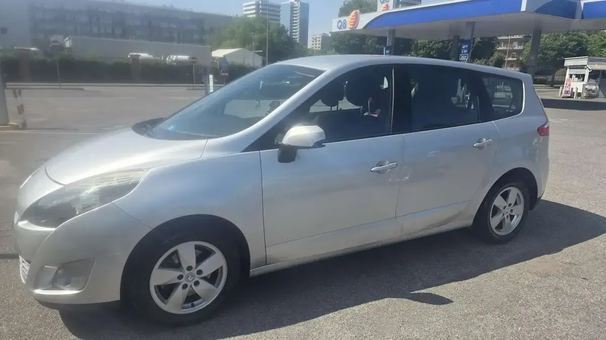 Usata Renault Scenic E-Tech Dynamique 131 CV (96 kW) 2010 Monovolume