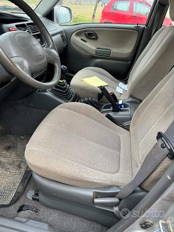 Usata Suzuki Vitara 87 CV (63 kW) 2000 Grigio SUV