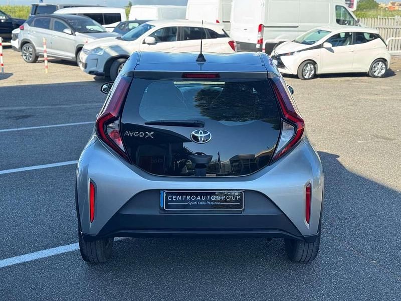 Usata Toyota Aygo X Active 72 CV (52 kW) 2022 Argento SUV
