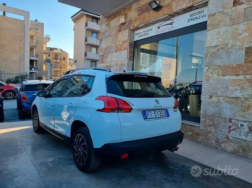 Usata Peugeot 2008 Active 68 CV (50 kW) 2013 Bianco SUV