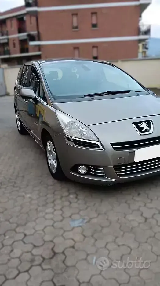 Usata Peugeot 5008 112 CV (82 kW) 2011 Giallo Monovolume