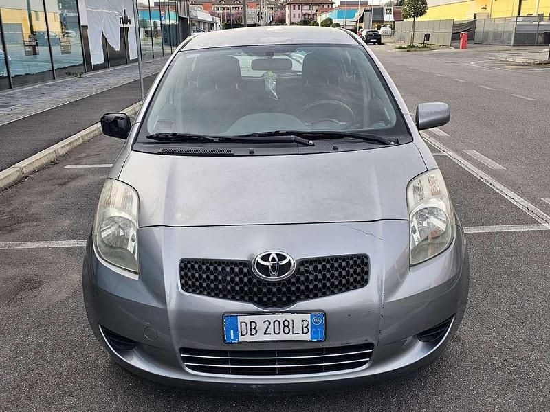 Usata Toyota Yaris Sol 69 CV (50 kW) 2006 Other Berlina