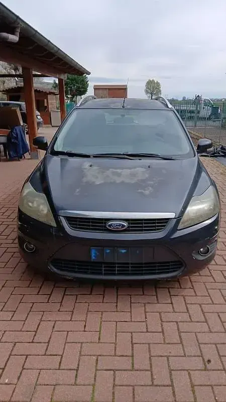 Usata Ford Focus Style 111 CV (81 kW) 2010 Grigio Station wagon