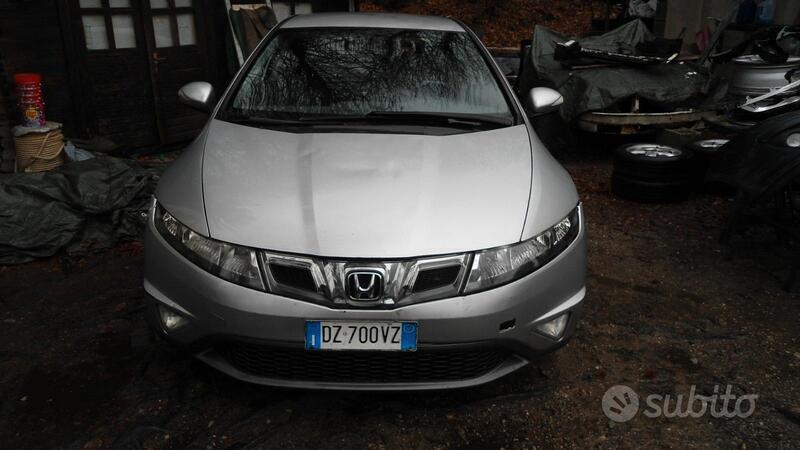 Usato 2010 Honda Civic 1.8 Benzin 169 CV (3.500 €)