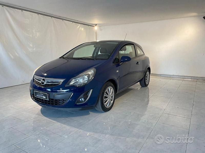 Usata Opel Corsa Edition 85 CV (62 kW) 2014 Blu Berlina