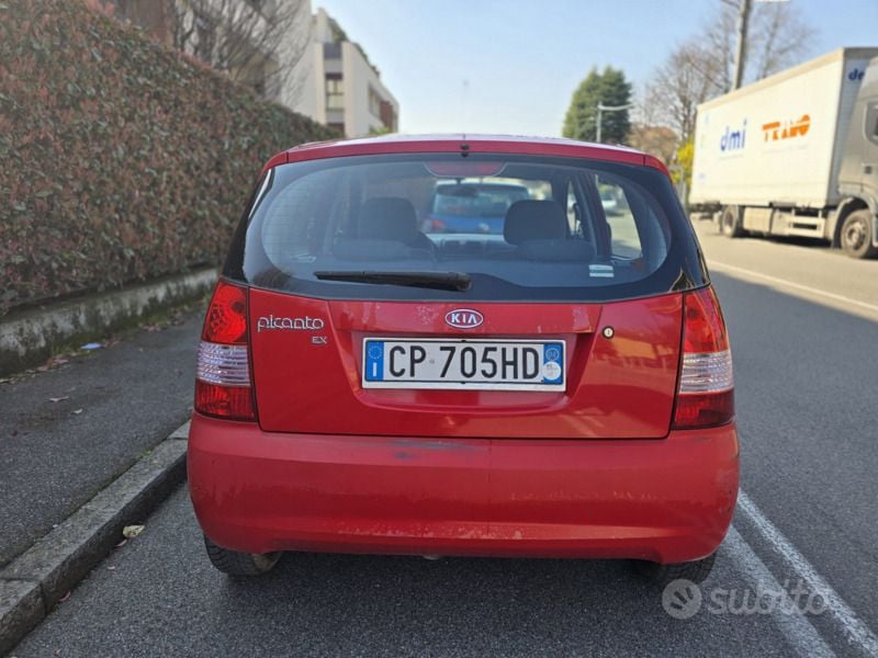 Rosso Usata 2004 Kia Picanto Due volumi | 1200 € (Buon prezzo) - Immagine 1/4