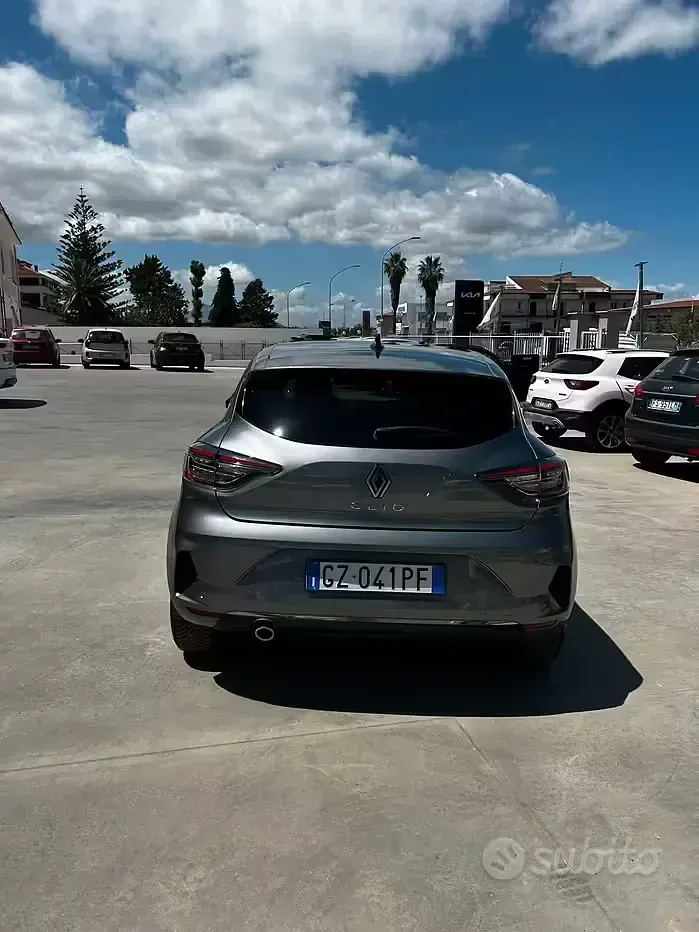 Usata Renault Clio V Techno 91 CV (66 kW) 2025 Grigio Berlina