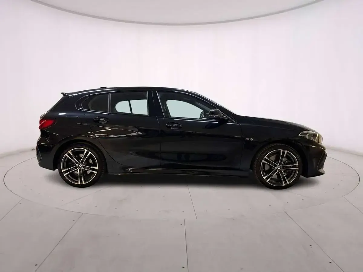 Usata BMW 120 M Sport 190 CV (139 kW) 2023 Black sapphire Berlina