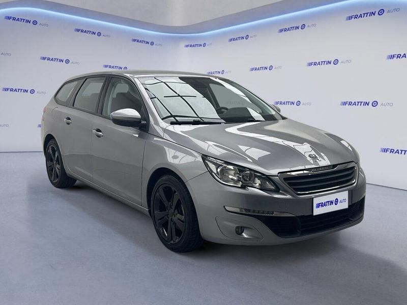 Usado Peugeot 308 Allure 120 CV (88 kW) 2016 Gris Familiar