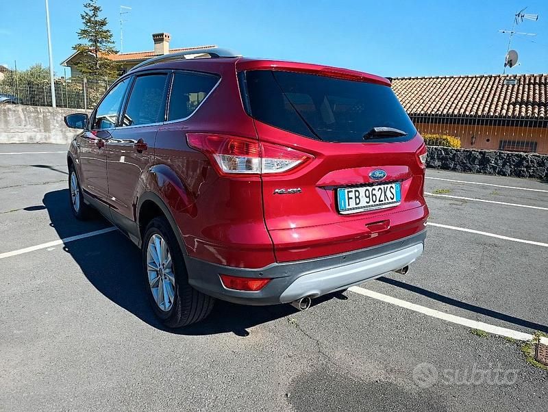 Usata Ford Kuga Titanium 120 CV (88 kW) 2016 Rosso SUV