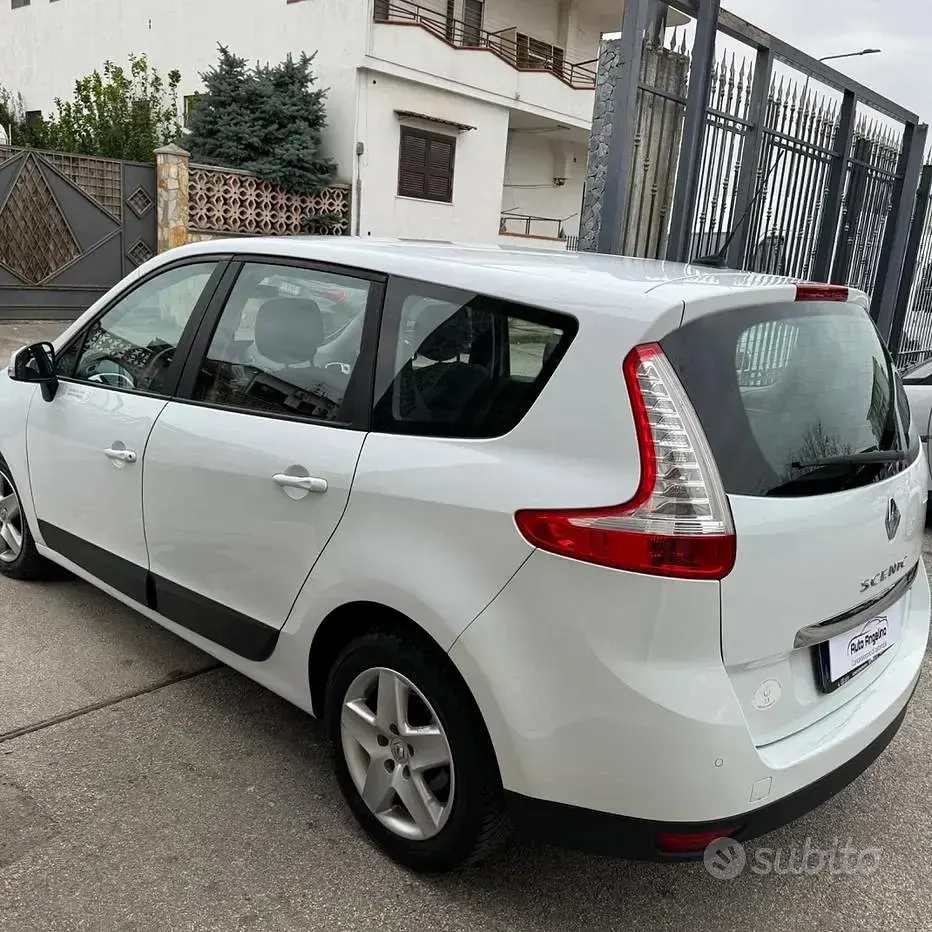 Usata Renault Scenic E-Tech Dynamique 131 CV (96 kW) 2011 Bianco Monovolume
