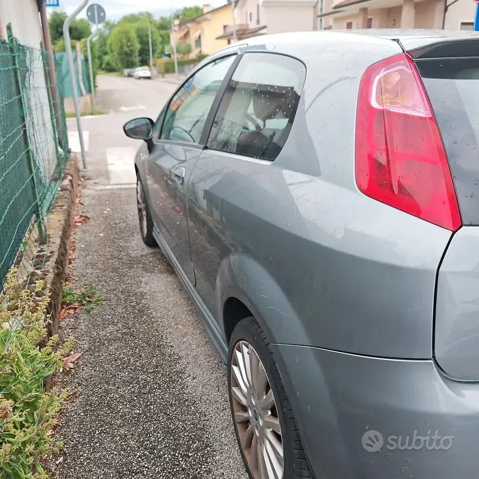 Usata Fiat Punto Dynamic 77 CV (56 kW) 2007 Grigio Utilitaria