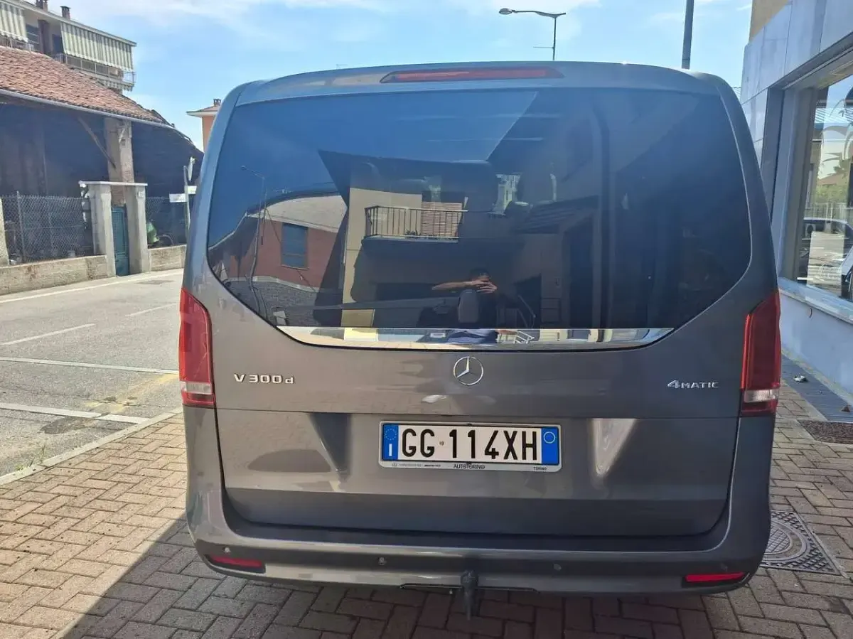 Usata Mercedes V300 Exclusive 239 CV (175 kW) 2021 Grigio Monovolume