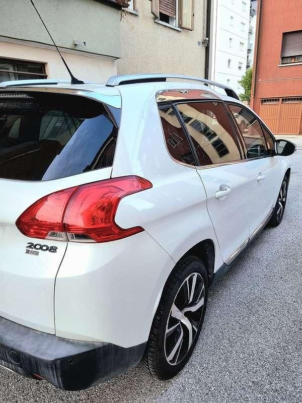 Bianco Usata 2015 Peugeot 2008 Allure SUV | 8000 € (Buon prezzo) - Immagine 1/4