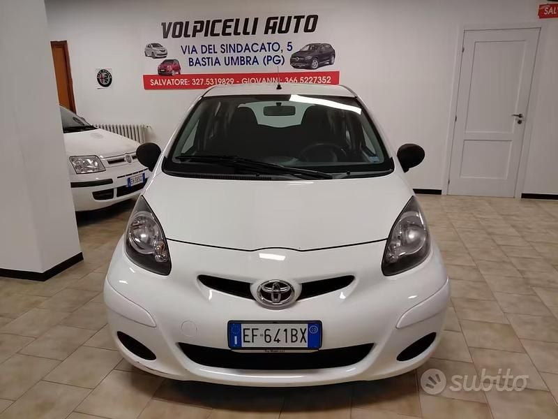 Usata Toyota Aygo 68 CV (50 kW) 2010 Bianco Utilitaria